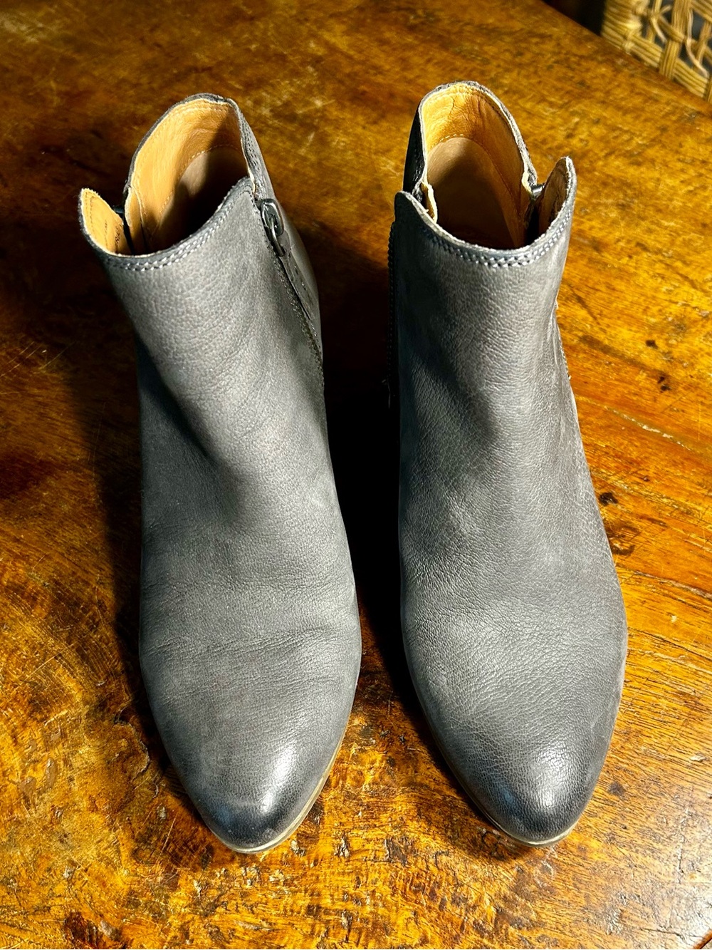 Frye Leather Western Ankle Boots Pointed Toe Inside Zip Size 8.5 M